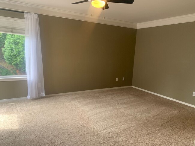 Building Photo - Incredibly maintained home in highly desirable Woodbrook! 4 bed, 3 bath + den! A MUST SEE!