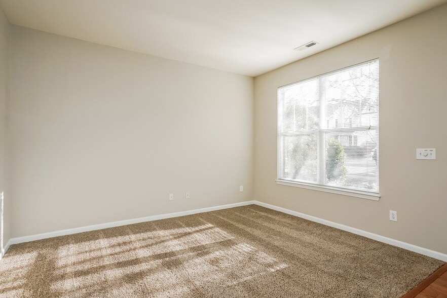 Building Photo - 360 Stobhill Ln