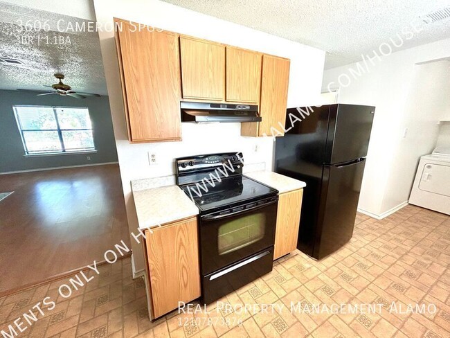 Building Photo - **MOVE-IN SPECIAL** MUST SEE! 3 Bedroom / ...