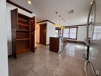 Building Photo - 1482 Grundy Ave
