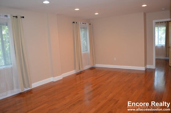 Building Photo - 276 Chestnut Hill Ave