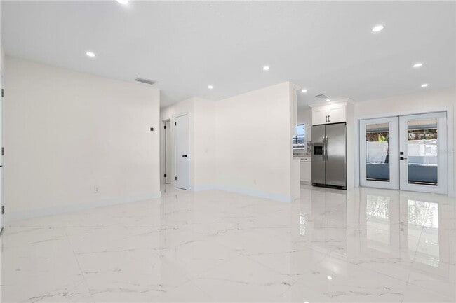 Building Photo - 8014 W Comanche Ave