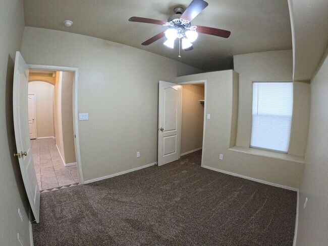 Building Photo - 2210 Dakota Dr