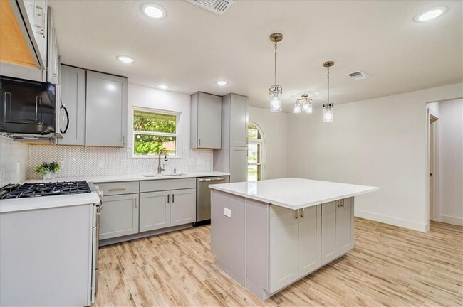 Building Photo - 2603 Mesquite Ln