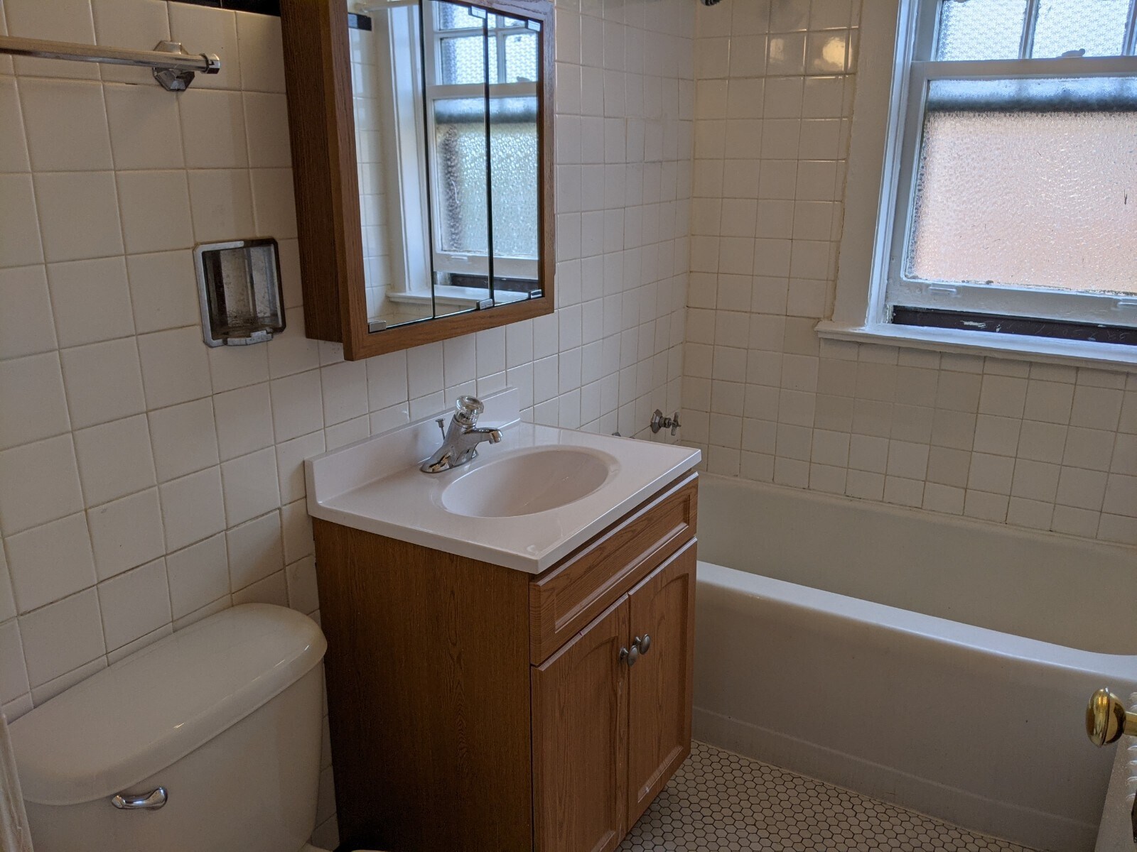 Building Photo - 731 Hinman Ave