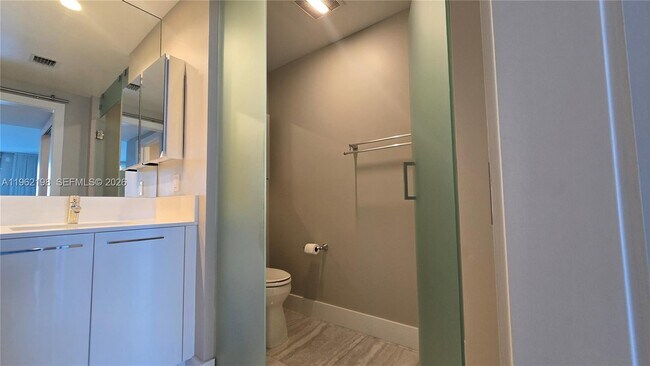 Building Photo - 100 E Las Olas Blvd