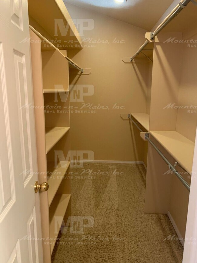 Building Photo - 714 Bentley Pl