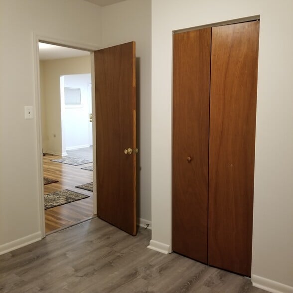 Building Photo - 332 Dennis Ave