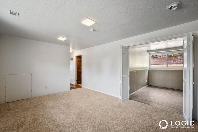 Building Photo - 844 E 2800 N