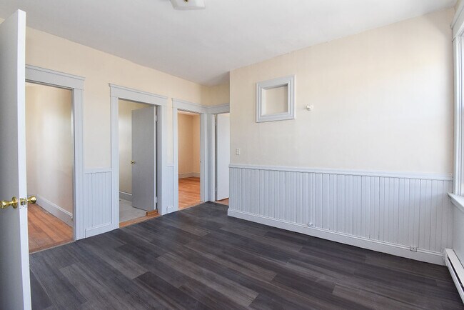 Building Photo - 979 Mineral Spring Ave