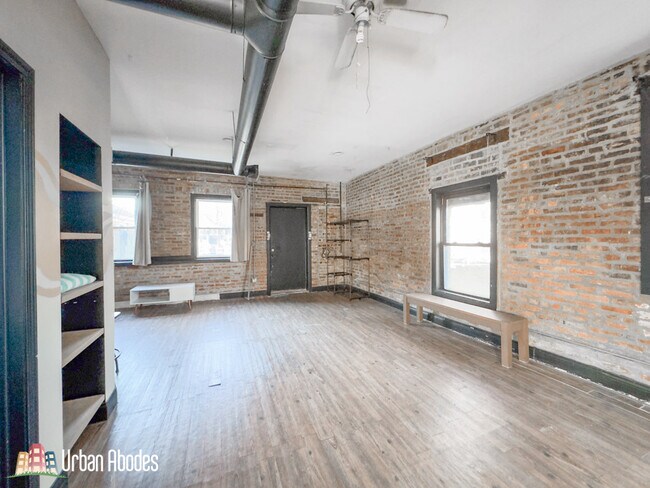 Building Photo - 639 N Troy St