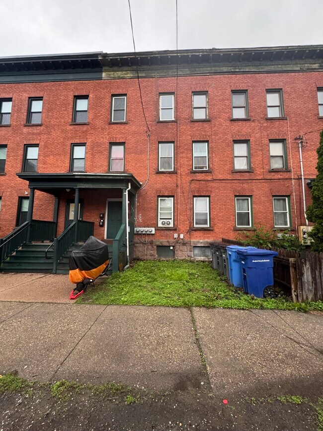 Primary Photo - 133 Hungerford St
