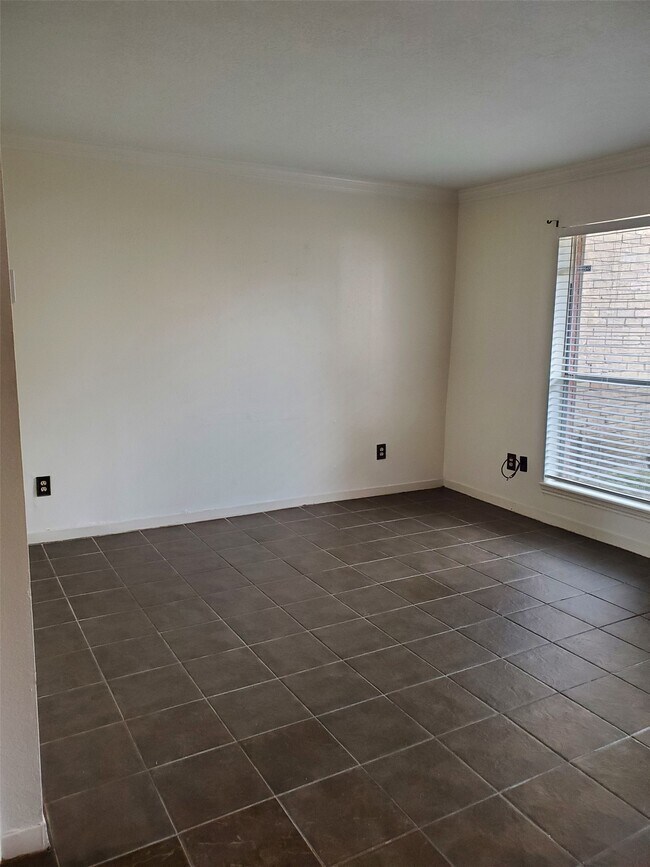 Building Photo - 9339 Westwood Village Dr