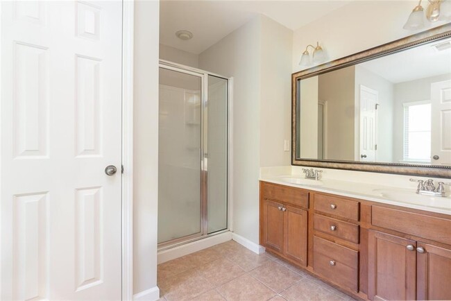 Building Photo - 860 Riverdance Dr NW