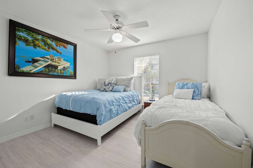 Building Photo - 300 Lan Rob Ln