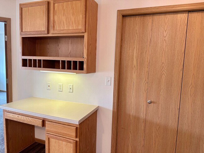 Building Photo - 2 Bedroom 2 Bath - South Fargo - November 1st