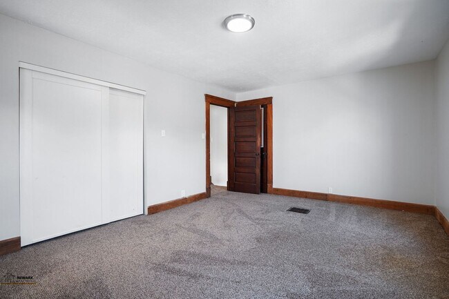 Building Photo - Spacious 3 Bed, 2 Bath in Newark - Move-In...