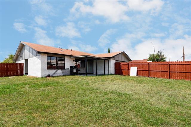 Building Photo - 3002 Rockett Dr