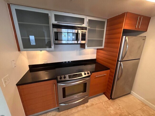 Building Photo - 526 Pacific Ave