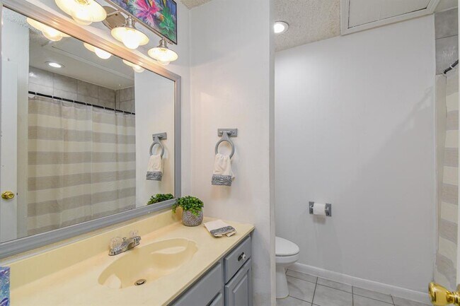 Building Photo - 2011 Spenwick Dr