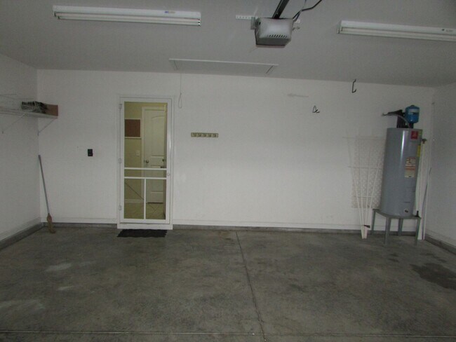 Building Photo - This property is located at The Villages at Mariner's Pointe - 3 Bedrooms  2 Baths  with 2 Car Ga...