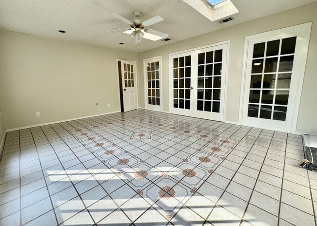 Building Photo - Coming Available June 2025 - 3-Bedroom Hom...