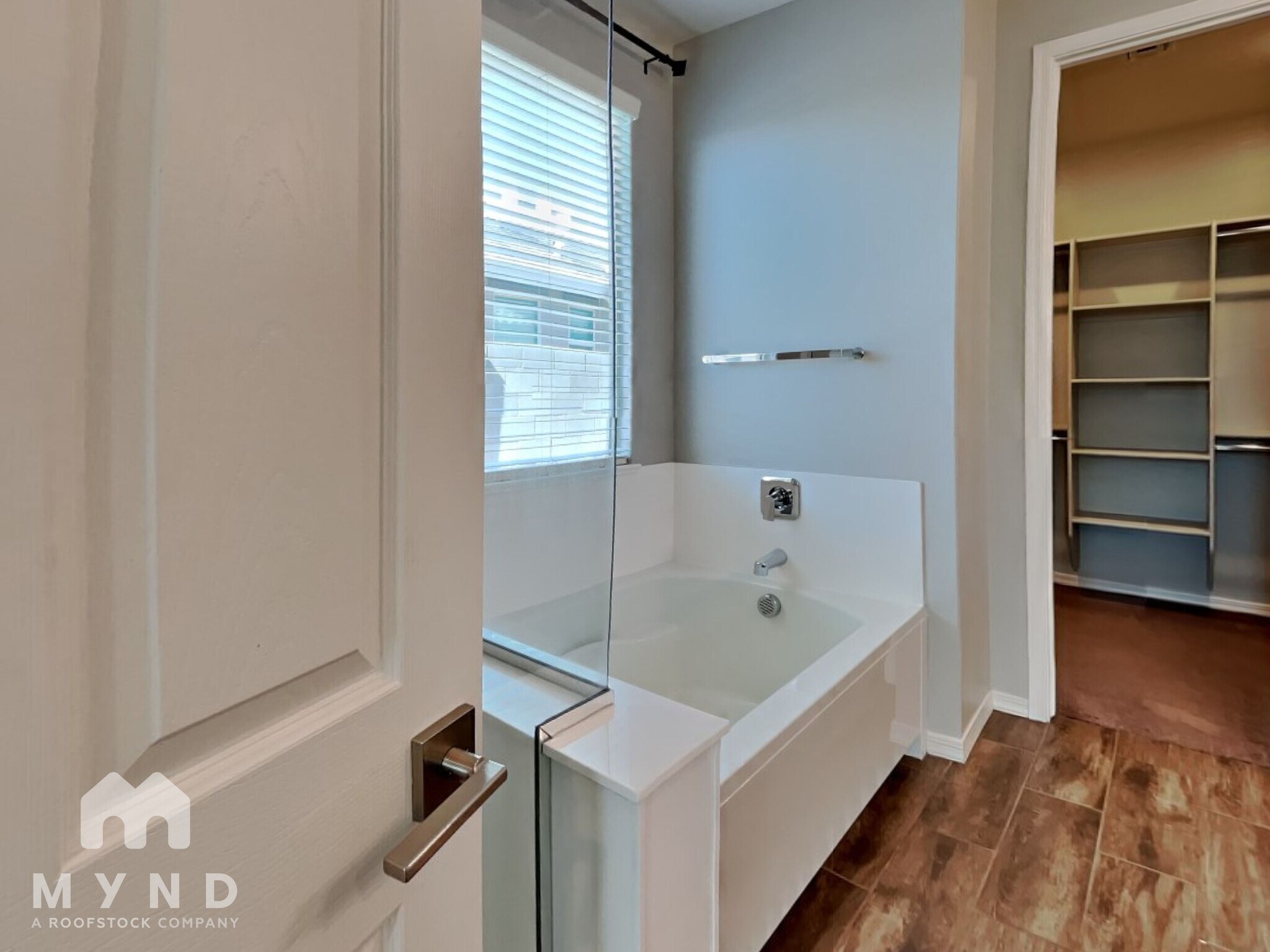 Building Photo - 15093 W Latham St