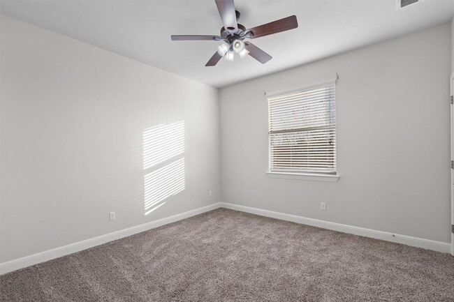 Building Photo - 706 Harwood Dr