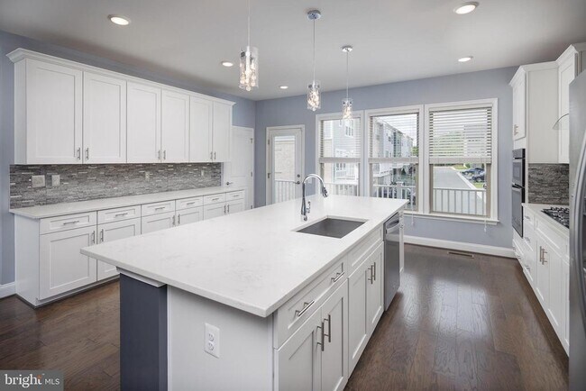 Building Photo - 1705 Cottonwood Grove Rd
