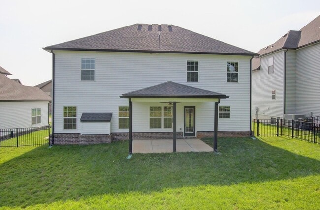 Building Photo - Huge 5 bed 3 ba.  Gorgeous House Near Post...