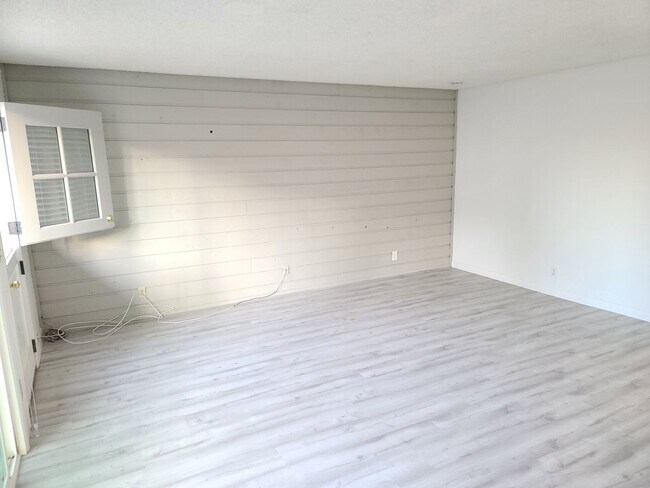 Building Photo - 210 Lugonia St