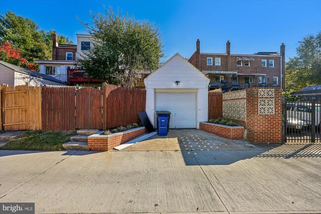 Building Photo - 4808 Fort Totten Dr NE