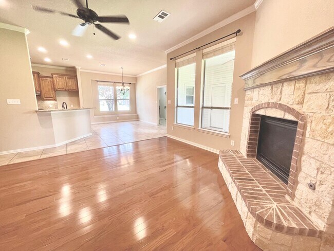 Building Photo - 401 Shumard Oak Trail