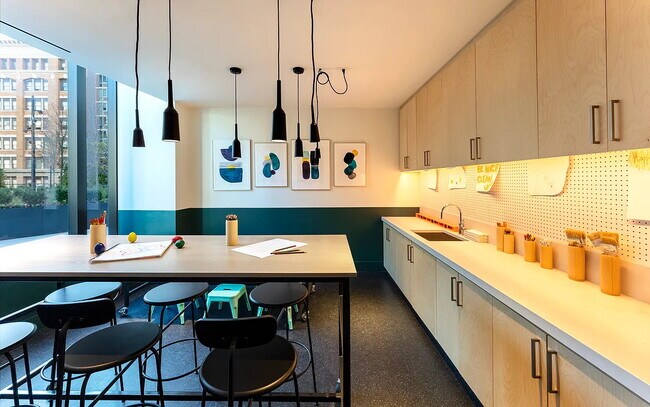 Building Photo - 11 Hoyt St