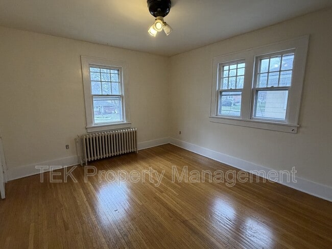 Building Photo - 3677 Lake Ave