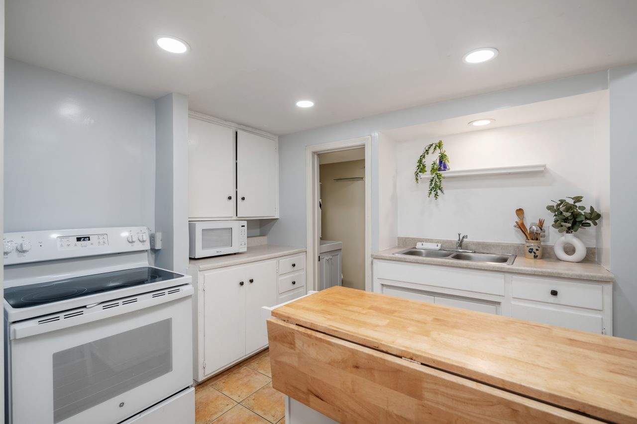 Building Photo - 832 Cypress Ave