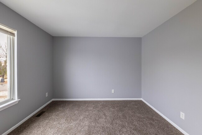 Building Photo - 438 Rachel Cir