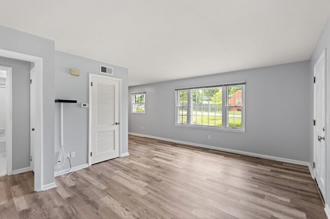 Building Photo - 801-805 Lester Harris Rd
