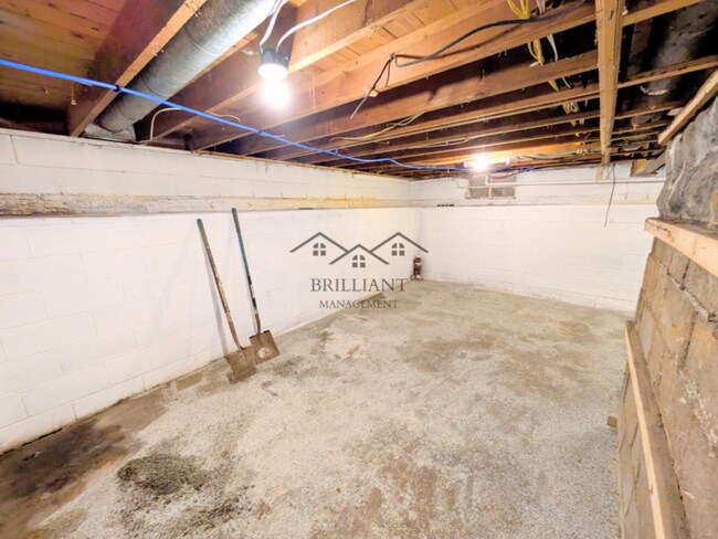 Building Photo - 523 N Alton Ave