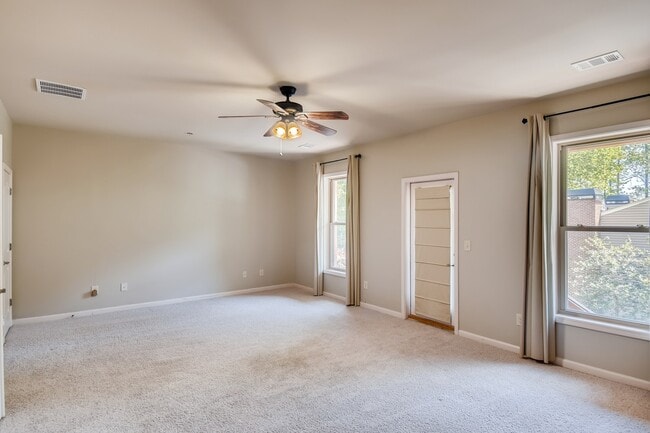 Building Photo - 1941 Ridgemont Ln