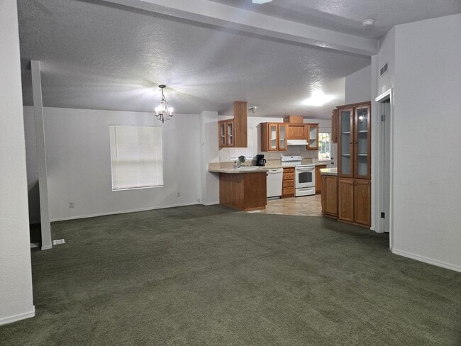 Building Photo - 4 Bedroom 2 Bath