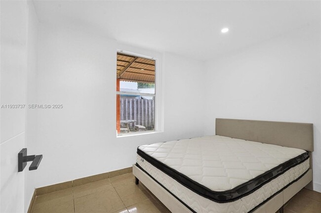 Building Photo - 2419 Coolidge St