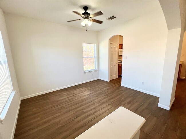 Building Photo - 804 N Creek Blvd