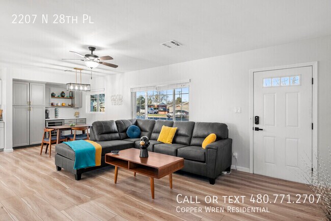 Building Photo - 2207 N 28th Pl