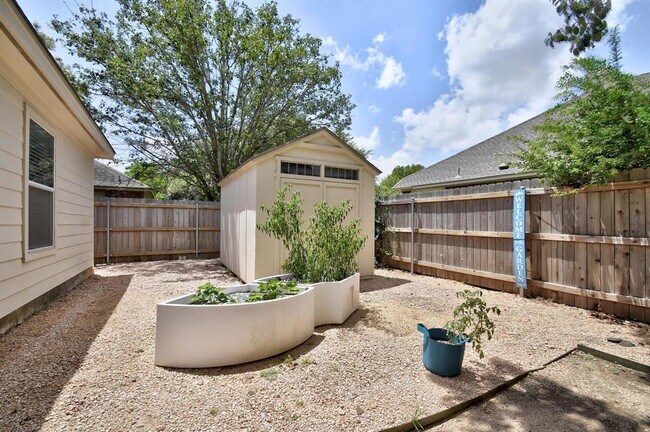 Building Photo - 2354 Oak Pebble