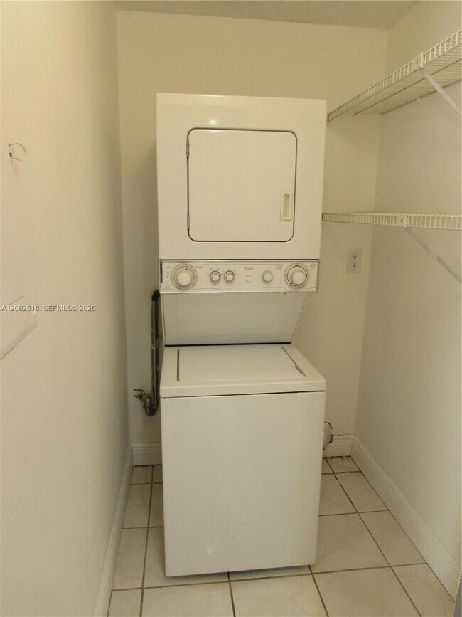 Building Photo - 5555 Ludlam Rd