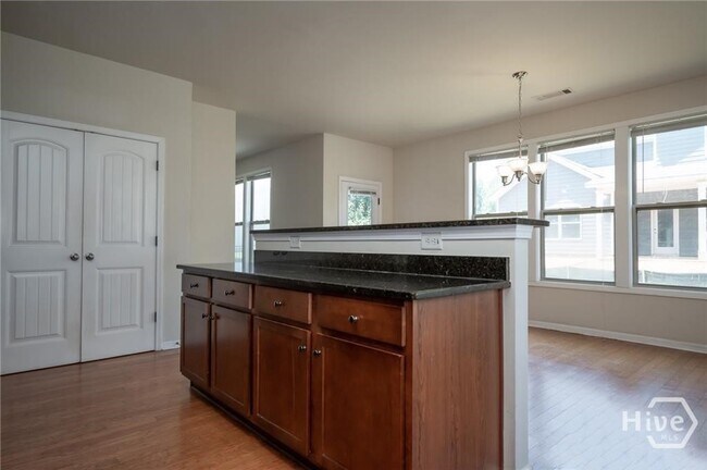 Building Photo - 304 Ridge Pointe Drive