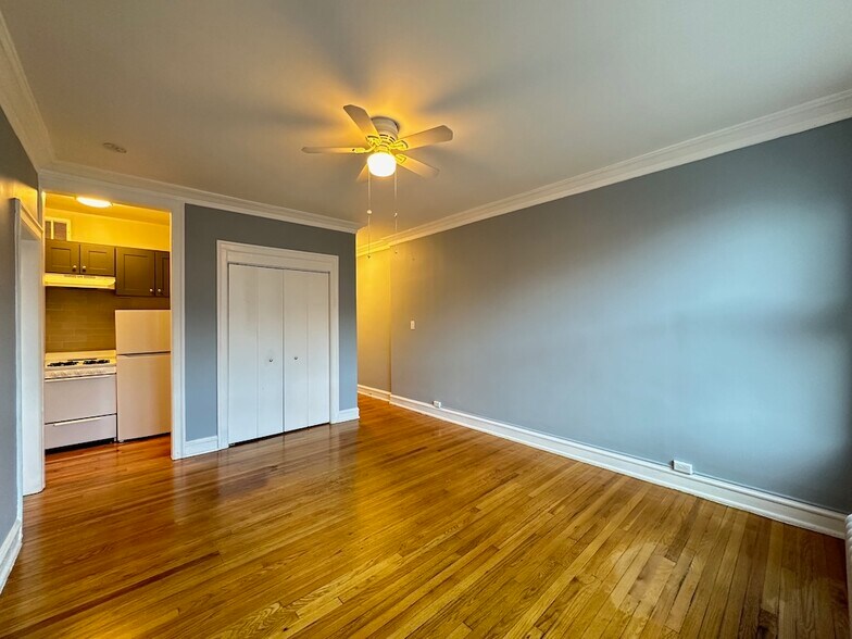 Building Photo - 1369 W Estes Ave