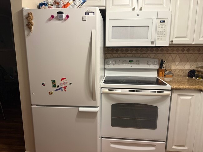 Building Photo - 75 S Las Olas Dr