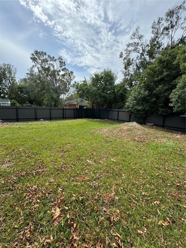 Building Photo - 6504 N Packwood Ave